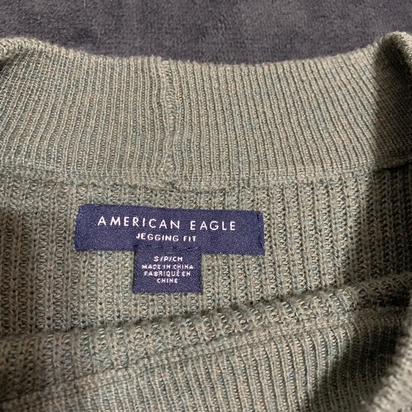 American Eagle sweater - Picture 2 of 2
